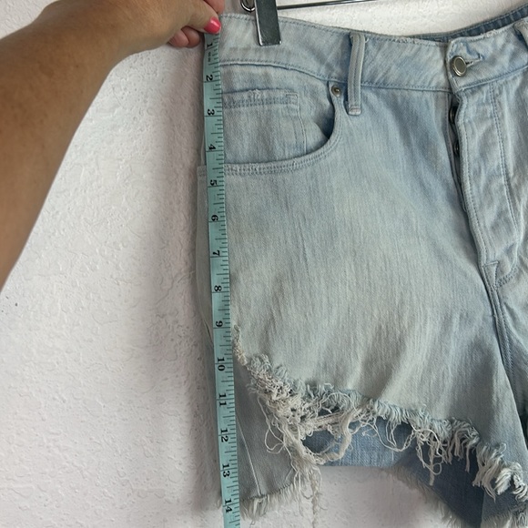 Good American Bombshell Cutoff Denim Shorts - Picture 10 of 12